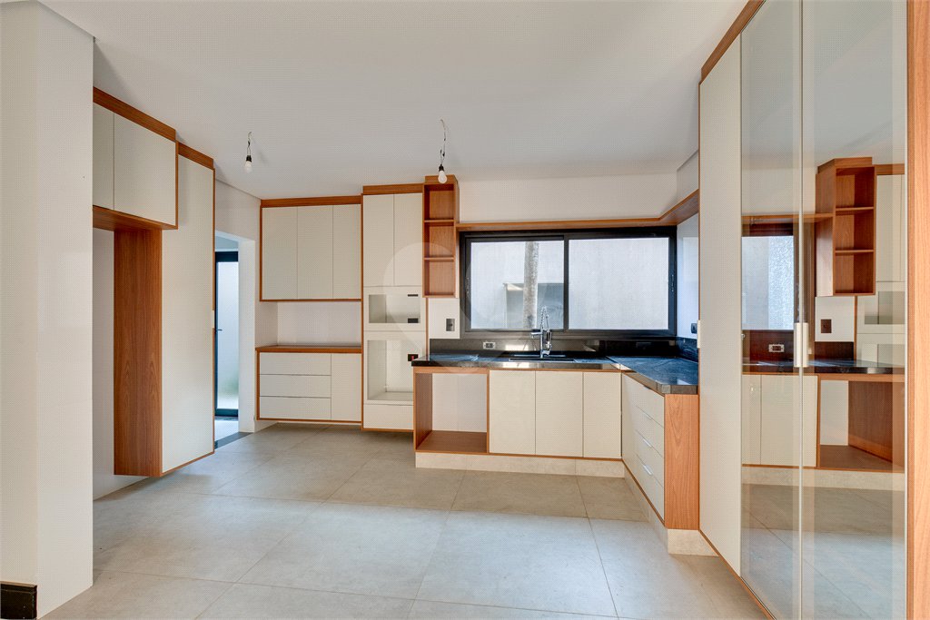 Casa à venda com 4 suítes no condomínio Reserva Robélia, São Paulo - SP