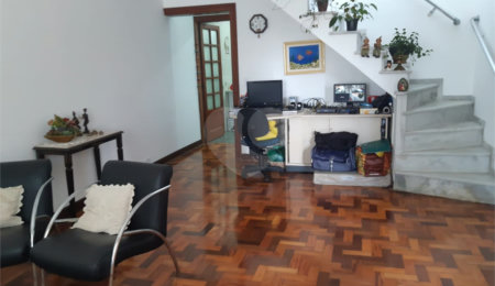 Sobrado à venda com 3 quartos, sendo 1 suíte,  em Tremembé, São Paulo, SP