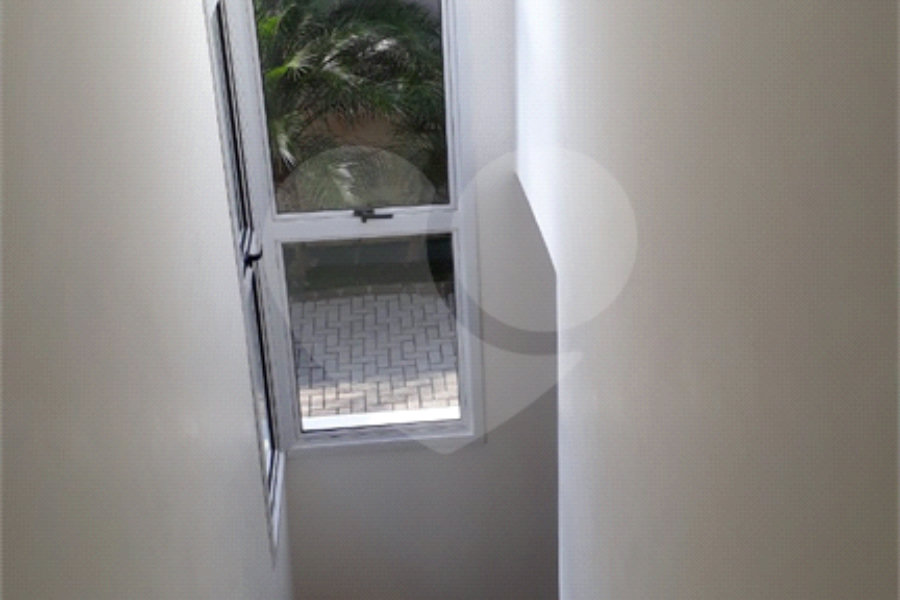 Casa à venda com 4 quartos, sendo 3 suítes, no condomínio Residencial Vila Esmeralda, São Sebastião - SP