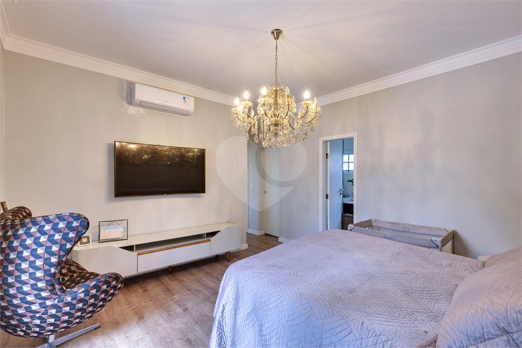 Casa à venda com 5 quartos, sendo 3 suítes, em Alto da Boa Vista, São Paulo, SP