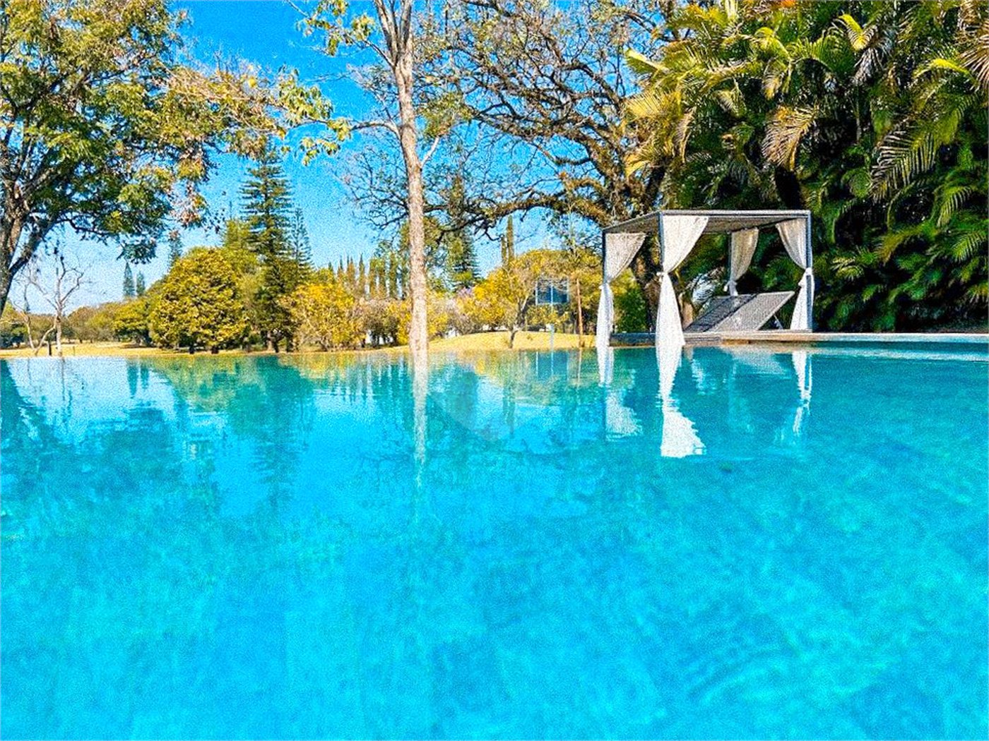 Casa à venda com 4 suítes no condomínio Lago Azul Residencial e Golfe, Araçoiaba da Serra - SP