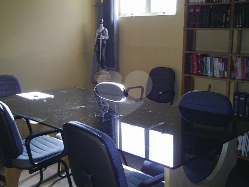 Sobrado à venda ou para alugar com 4 quartos em Água Branca, São Paulo, SP