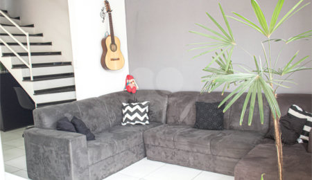 Casa à venda com 2 quartos, sendo 1 suíte,  no Centro, Mairinque, SP