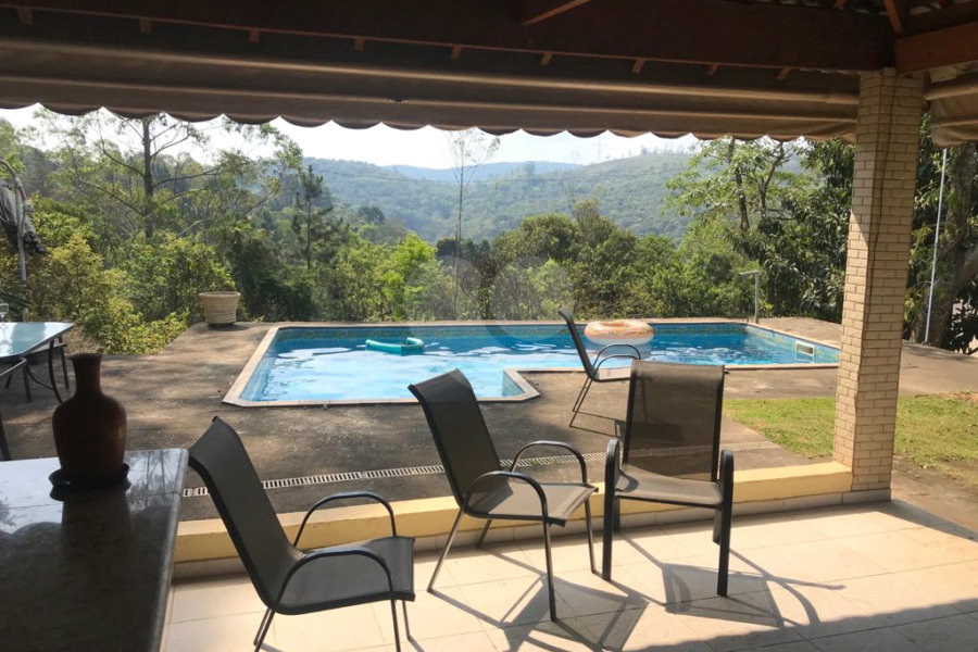 Sobrado à venda com 4 quartos, sendo 2 suítes, em Serra da Cantareira, Mairiporã, SP