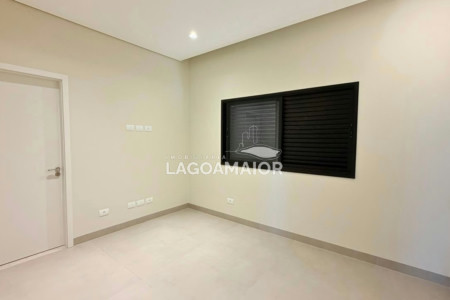 Casa à venda com 3 quartos, sendo 3 suítes, no condomínio Villa Dumont, Três Lagoas - MS
