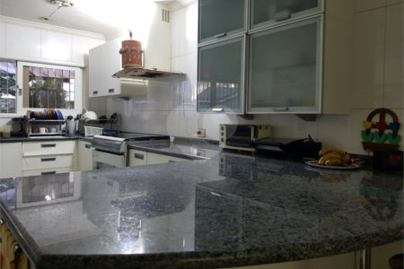 Sobrado à venda com 4 quartos, sendo 2 suítes, em Jardim Marajoara, São Paulo, SP