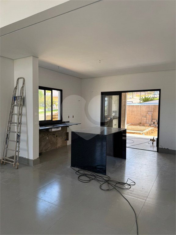 Casa à venda com 3 suítes no condomínio Reserva Central Parque, Salto - SP