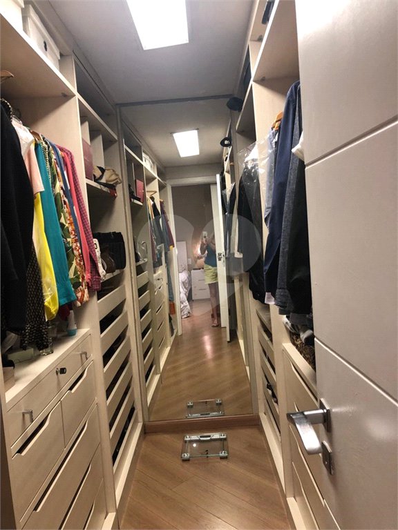 Sobrado à venda com 3 quartos, sendo 2 suítes,  em Vila Nivi, São Paulo, SP