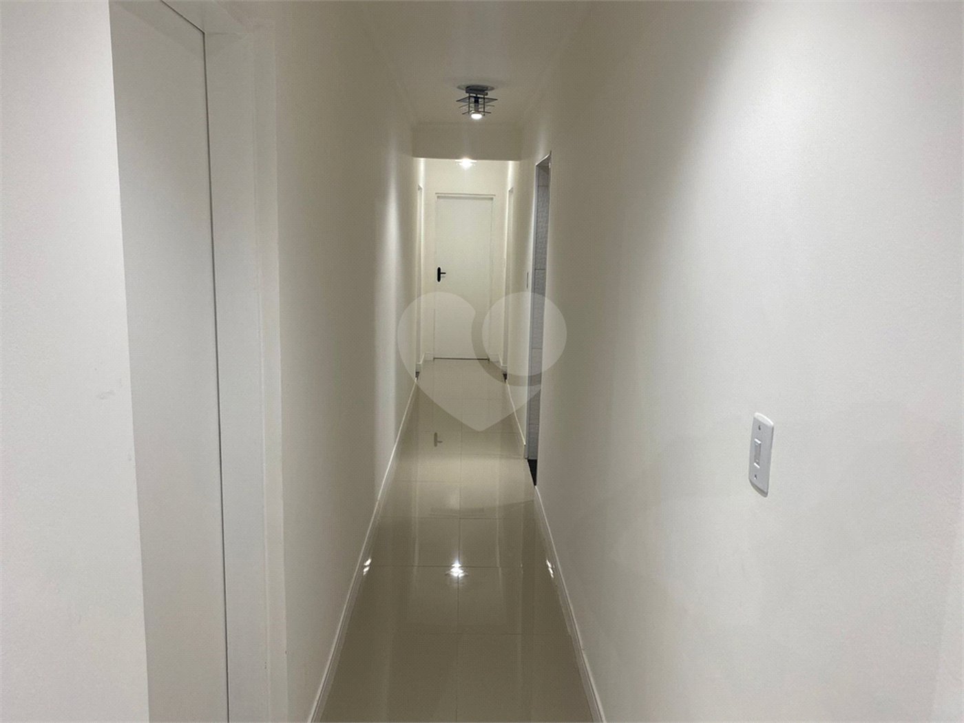 Casa à venda com 3 suítes em Vila Oceania, Poá, SP