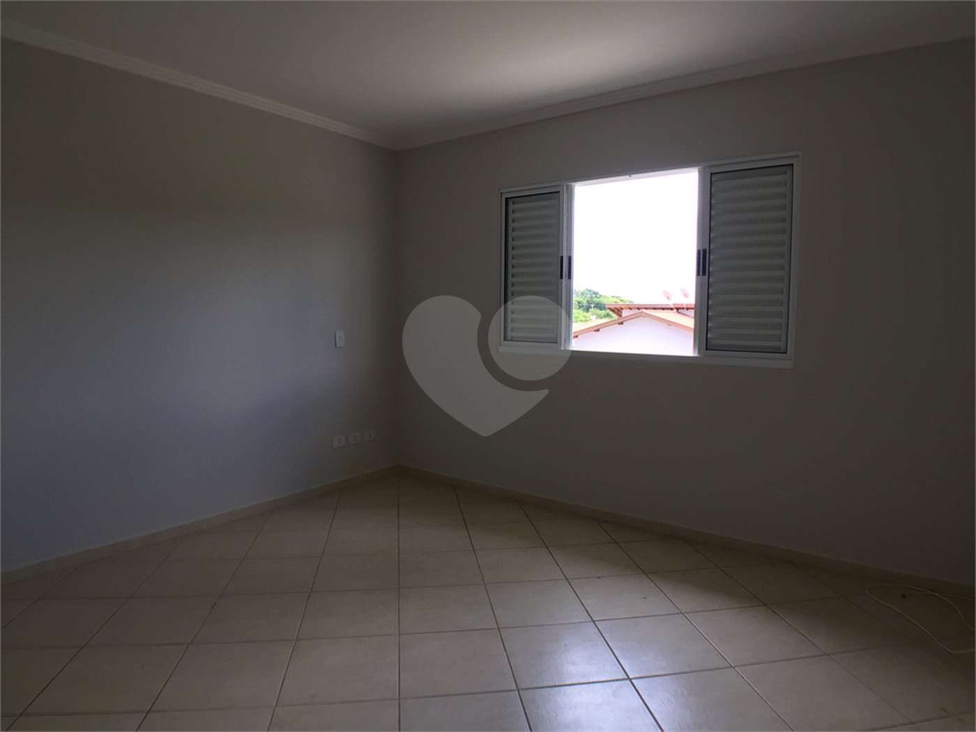 Casa à venda ou para alugar com 3 suítes no condomínio Recanto dos Paturis, Vinhedo - SP