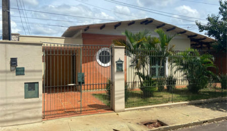 Casa à venda com 3 quartos em Jardim do Carmo, Araraquara, SP