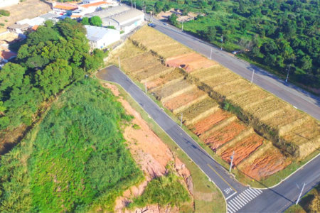 Terreno à venda com 1 suíte no condomínio Comercial Independência, Vinhedo - SP