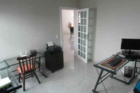 Casa de Alto Padrão com 5 Suítes e Lazer Completo– Guarujá