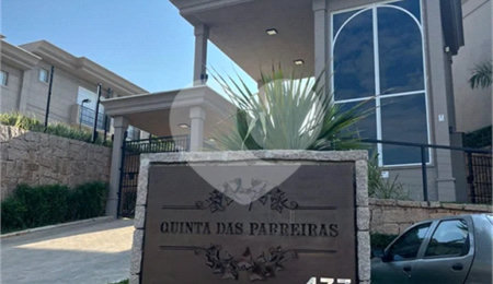Casa à venda com 3 suítes no condomínio Quinta das Parreiras, Valinhos - SP