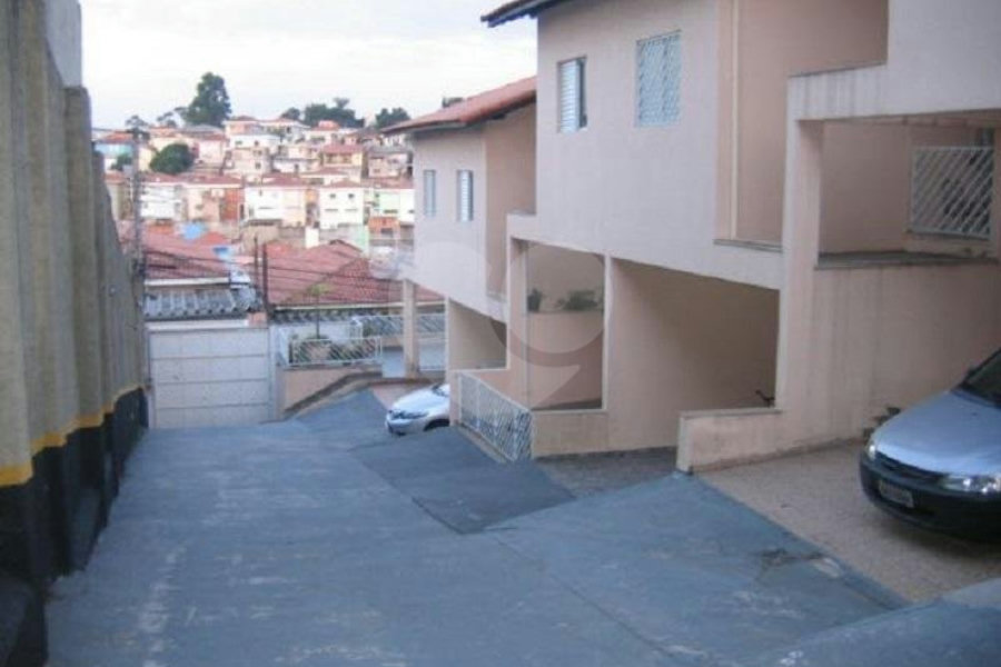 Casa à venda com 3 quartos, sendo 1 suíte, no condomínio Residencial Maracujás, São Paulo - SP
