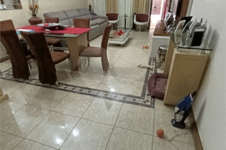 Sobrado à venda com 4 quartos, sendo 1 suíte, em Jaçanã, São Paulo, SP