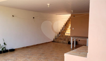 Casa à venda com 3 quartos, sendo 1 suíte,  no Centro, Guararema, SP