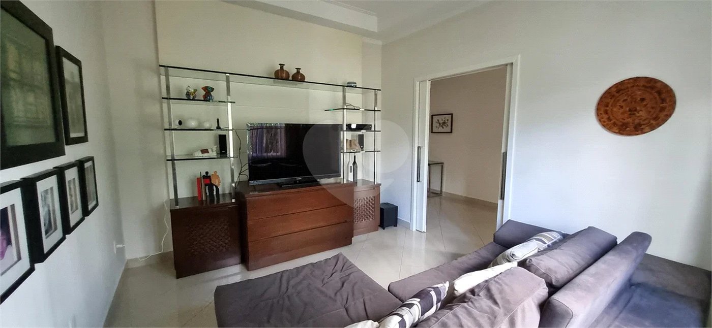 Lindo sobrado com 4 suites e piscina à venda, 365m², por R$ 2.450.000,00 no condomínio Villa Suiça, em Indaiatuba/SP.