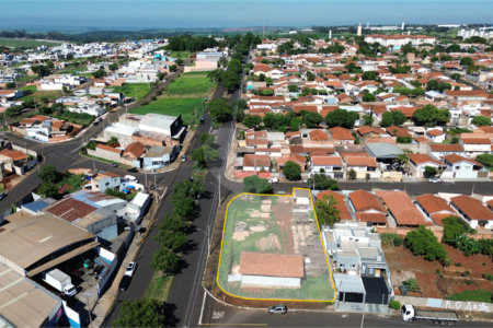 Terreno à venda em Parque Laranjeiras, Araraquara, SP