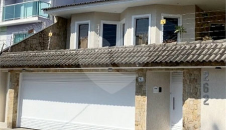 Sobrado à venda com 4 quartos, sendo 3 suítes,  em Vila Mazzei, São Paulo, SP