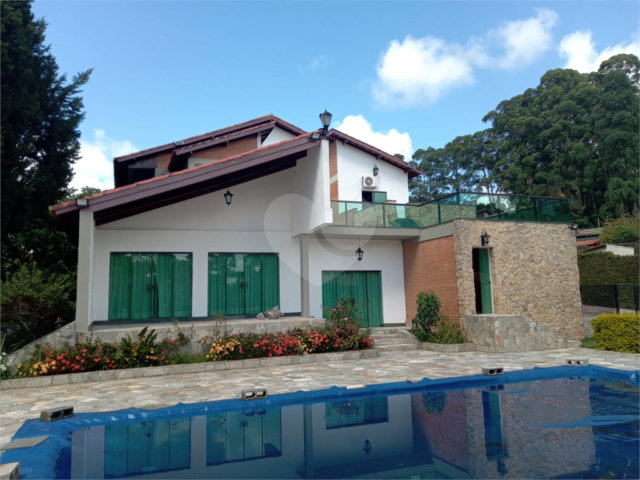 Sobrado à venda ou para alugar com 4 quartos, sendo 2 suítes,  em Serra da Cantareira, Mairiporã, SP