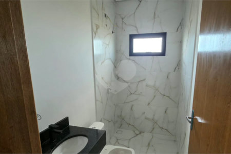 Casa à venda com 2 quartos, sendo 1 suíte, no condomínio Tivolli, Itapetininga - SP