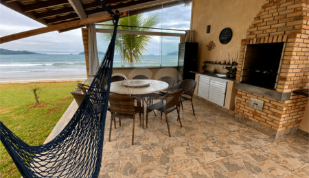 Casa à venda com 6 quartos, sendo 4 suítes,  em Maranduba, Ubatuba, SP