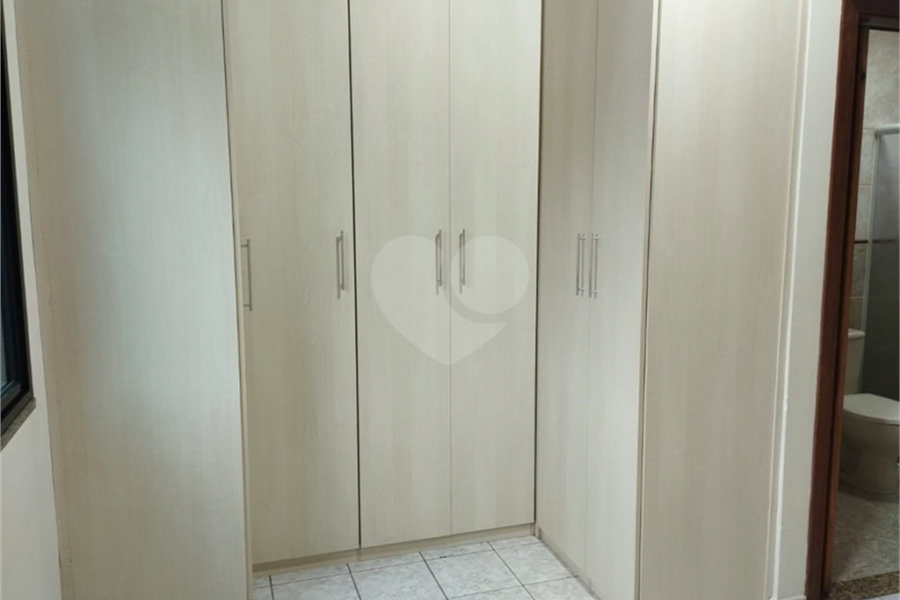 Casa à venda com 3 quartos, sendo 1 suíte, no condomínio Residencial Jardim das Palmas, São Paulo - SP