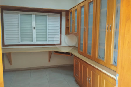 Sobrado à venda com 4 quartos, sendo 3 suítes, em Altos do Jaraguá, Araraquara, SP