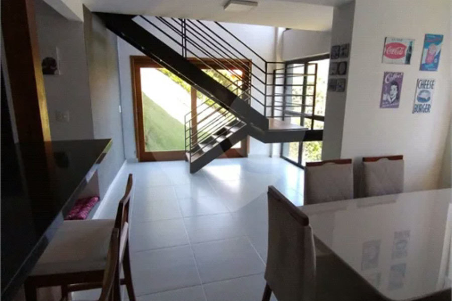 Casa à venda ou para alugar com 3 quartos, sendo 1 suíte, no condomínio Alpes da Cantareira, Mairiporã - SP