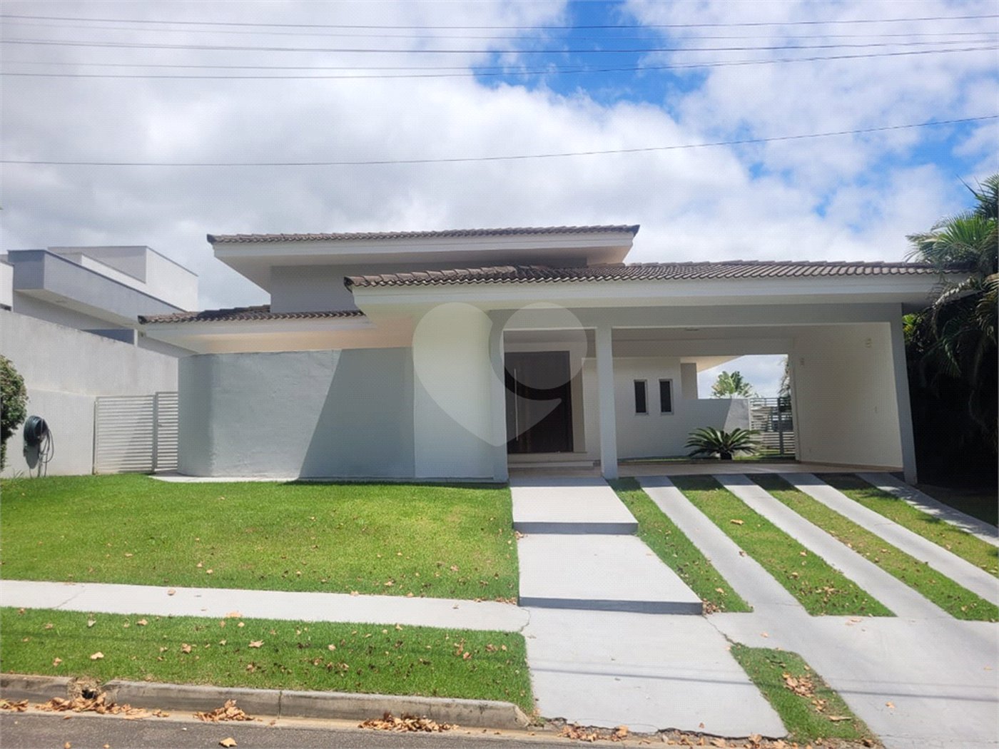 Casa à venda com 3 suítes no condomínio Village Saint Charbel, Araçoiaba da Serra - SP