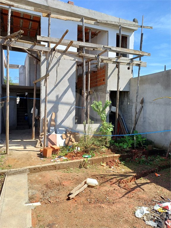 Casa à venda com 2 suítes no condomínio Ricieri, Mogi das Cruzes - SP