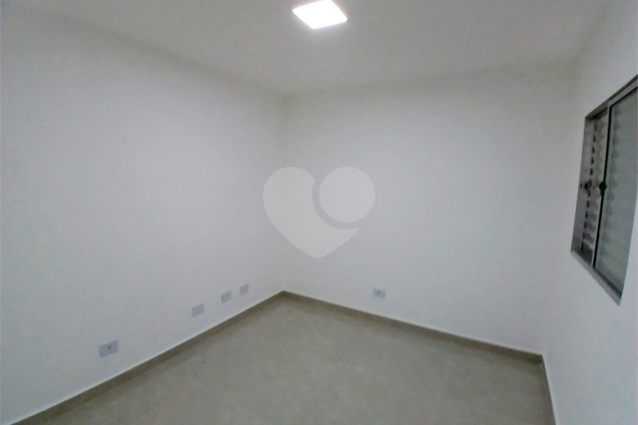 Casa à venda com 3 quartos, sendo 1 suíte,  no condomínio Res Saint Honoré, São Paulo - SP