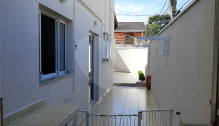 Sobrado à venda com 3 quartos, sendo 1 suíte,  em Vila Suissa, Mogi das Cruzes, SP