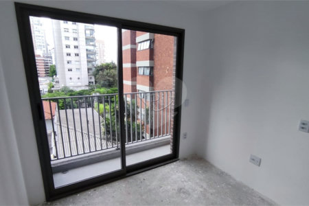 Apartamento à venda com 3 quartos, sendo 2 suítes,  em Moema, São Paulo, SP