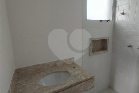 Casa Térrea à venda com 3 suítes em Jardim do Lago, Atibaia, SP