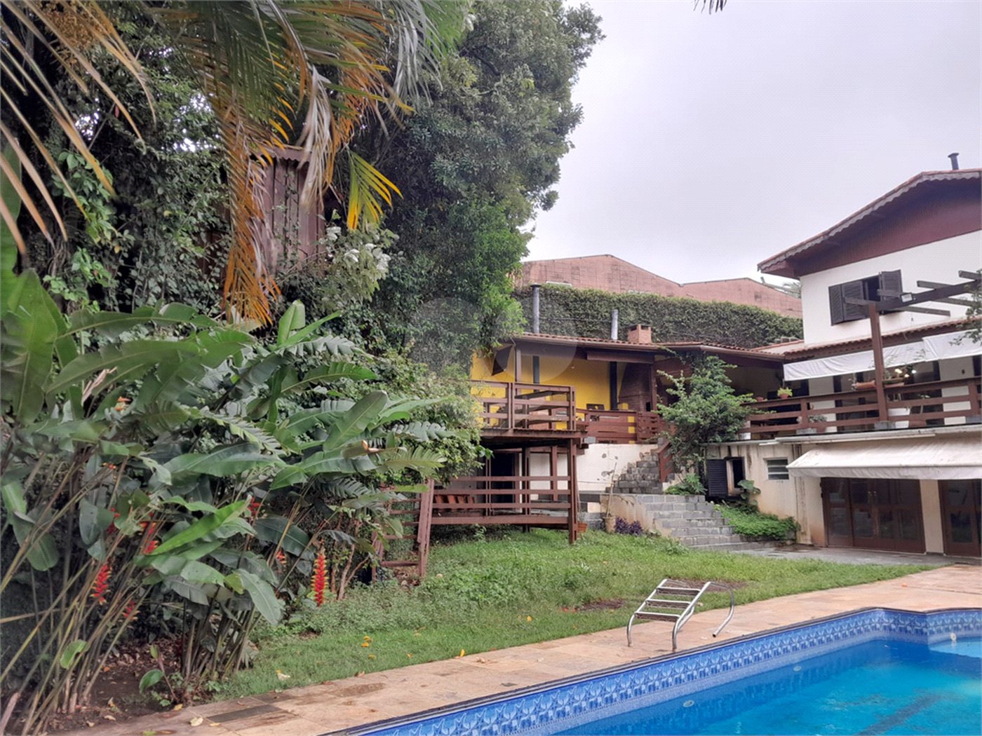 Sobrado à venda com 6 quartos, sendo 3 suítes, em Rolinópolis, São Paulo, SP