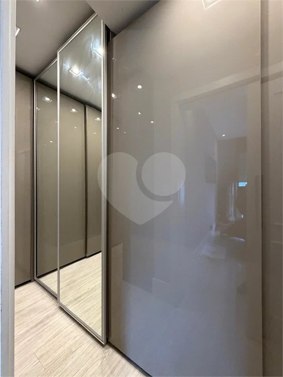 Casa de alto padrão em condomínio exclusivo com 4 suítes