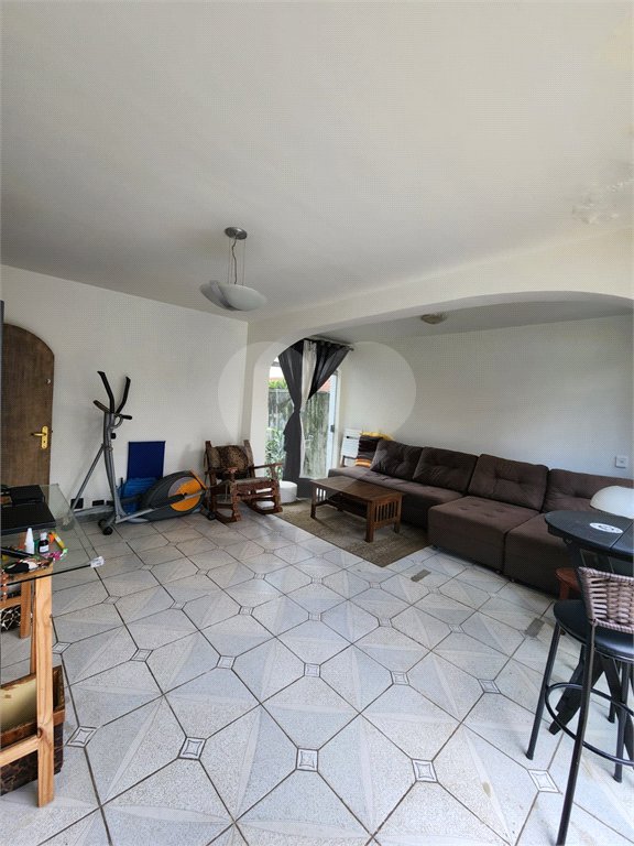 Sobrado à venda com 4 quartos, sendo 2 suítes, em Jardim Leonor, São Paulo, SP