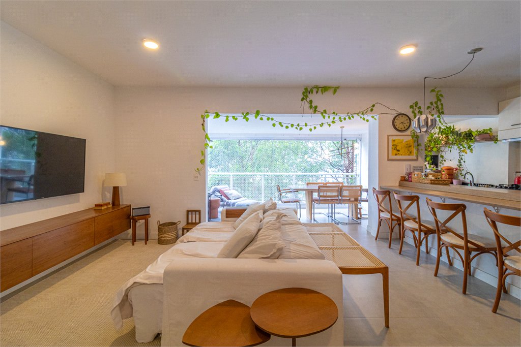 Apartamento à venda com 3 quartos, sendo 1 suíte,  em Morumbi, São Paulo, SP