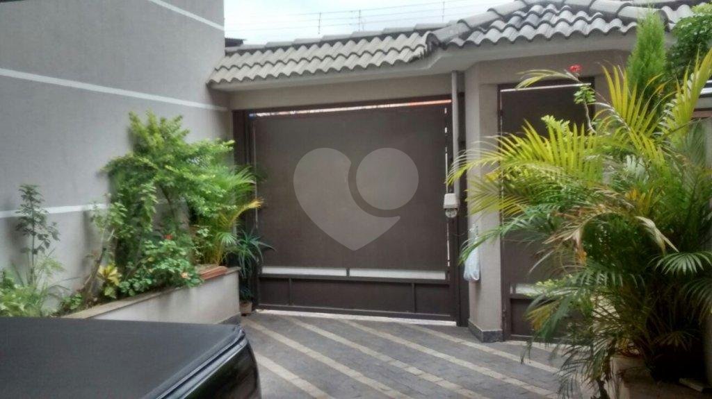 Sobrado à venda com 3 quartos, sendo 1 suíte, em Jardim Las Vegas, Guarulhos, SP