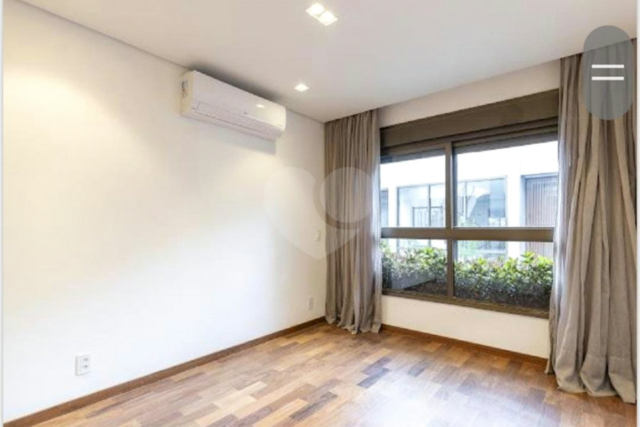 Casa à venda com 3 quartos, sendo 2 suítes, no condomínio Residencial Erika, São Paulo - SP