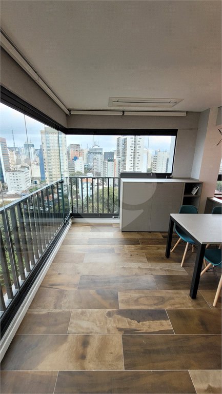 Apartamento de 2 quartos mobiliado à venda no Paraíso