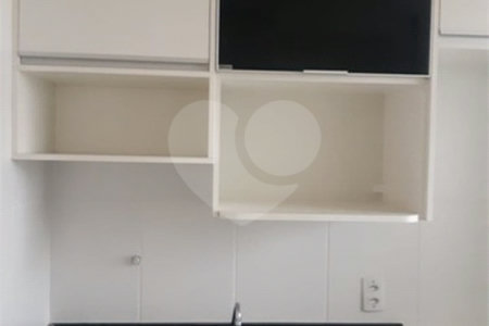 Apartamento no Condomínio Mont Royal .