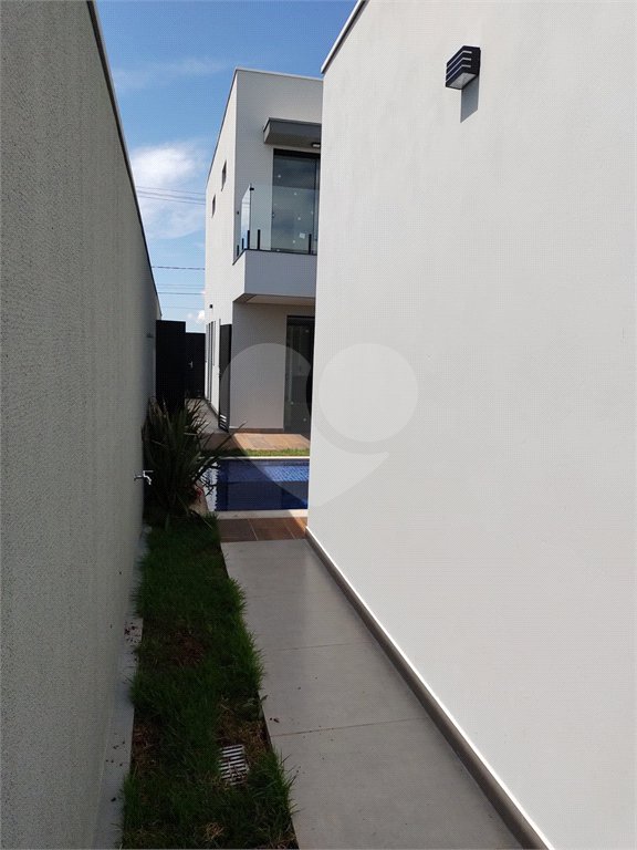 Casa no condomínio Parque Faber IV
