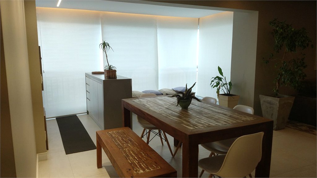 Apartamento à venda com 3 suítes em Jardim Caboré, São Paulo, SP