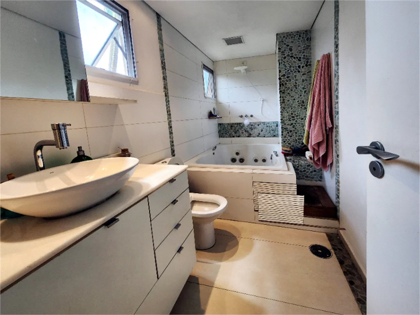 Casa à venda com 4 quartos, sendo 2 suítes, no condomínio Vila Nova de Gaia, São Paulo - SP