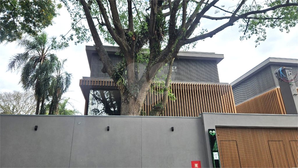 Casa à venda com 4 suítes no condomínio Plm 875, São Paulo - SP