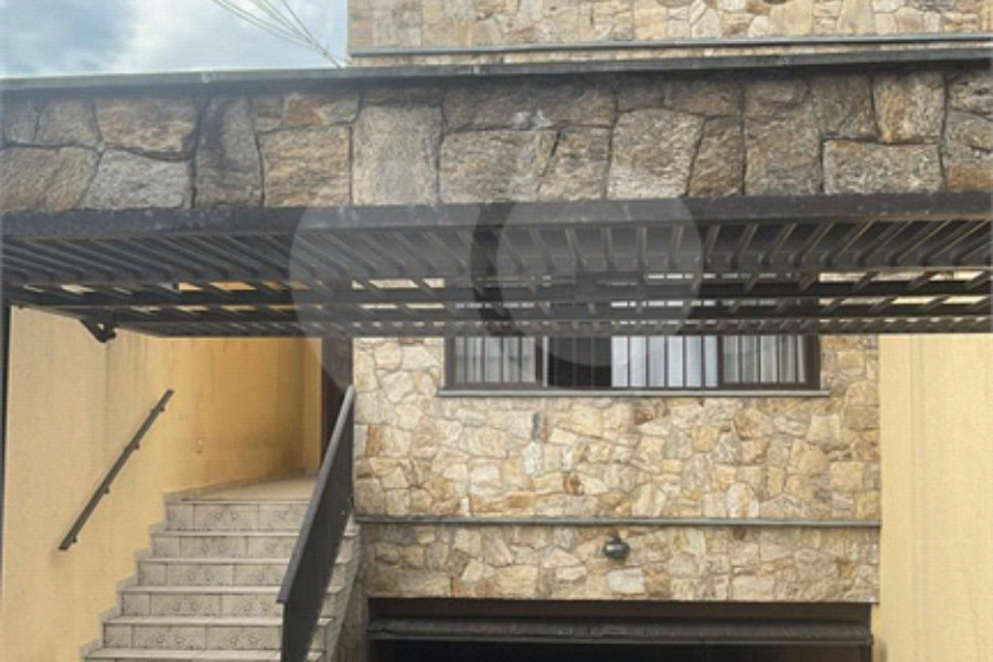 Sobrado à venda com 4 quartos, sendo 1 suíte, em Vila Nova Cachoeirinha, São Paulo, SP
