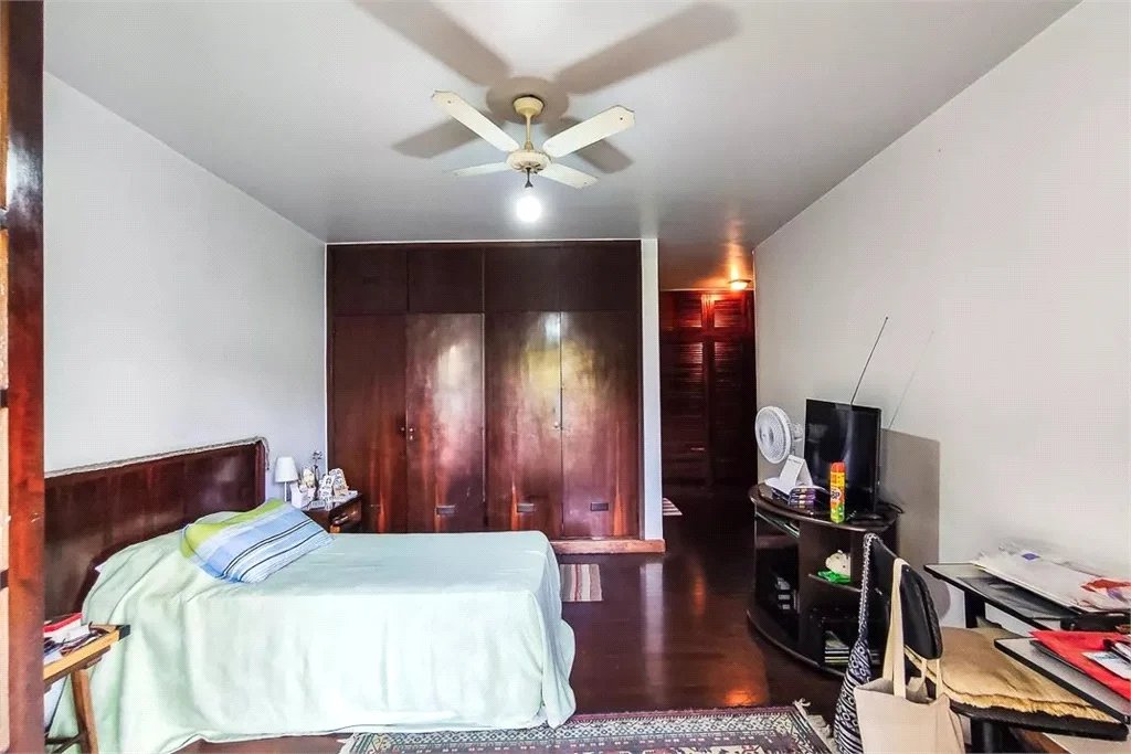 Sobrado à venda com 4 quartos, sendo 2 suítes, em Jardim Morumbi, São Paulo, SP